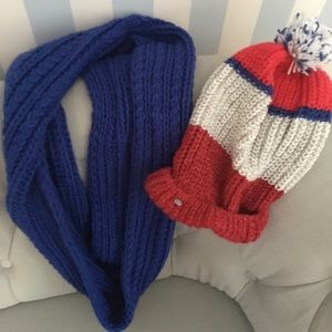 American Eagle Pom Pom hat and infinity scarf set